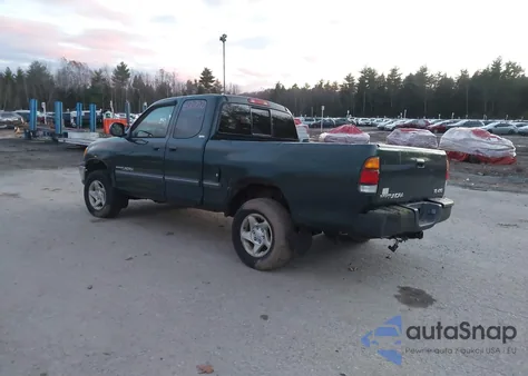 2000 Toyota Tundra Sr5 V8 z USA, uszkodzony, nr VIN 5TBBT4415YS062134